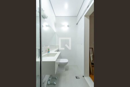 Casa à venda com 352m², 4 quartos e 6 vagas Casa à venda com 352m², 4 quartos e 6 vagasBanheiro da Suíte 1