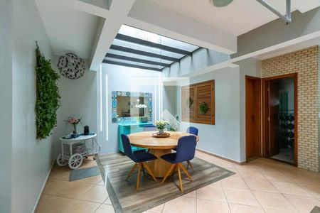 Casa à venda com 352m², 4 quartos e 6 vagas Casa à venda com 352m², 4 quartos e 6 vagasChurrasqueira