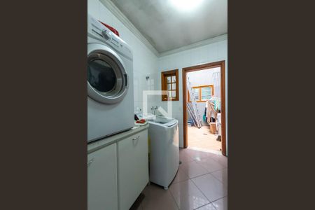 Casa à venda com 352m², 4 quartos e 6 vagas Casa à venda com 352m², 4 quartos e 6 vagasÁrea de Serviço