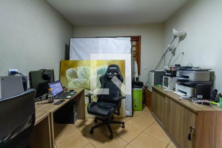 Casa à venda com 352m², 4 quartos e 6 vagas Casa à venda com 352m², 4 quartos e 6 vagasEscritório