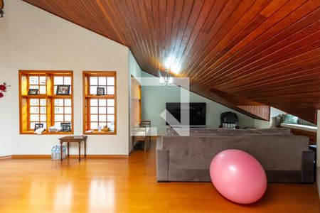 Casa à venda com 352m², 4 quartos e 6 vagas Casa à venda com 352m², 4 quartos e 6 vagasSala de Tv