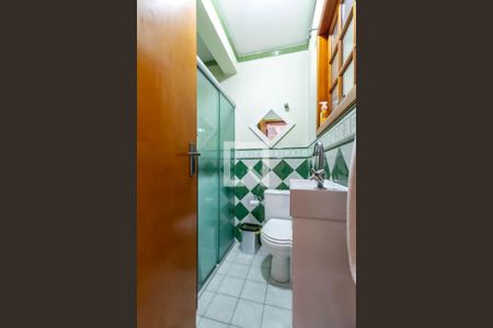 Casa à venda com 352m², 4 quartos e 6 vagas Casa à venda com 352m², 4 quartos e 6 vagasBanheiro de Serviço