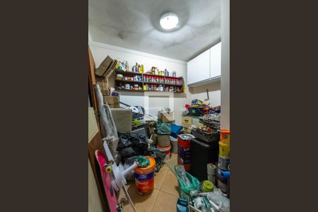 Casa à venda com 352m², 4 quartos e 6 vagas Casa à venda com 352m², 4 quartos e 6 vagasQuarto de Serviço