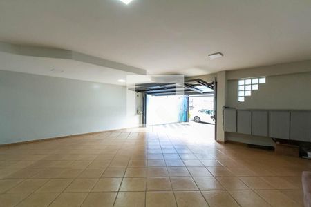 Casa à venda com 352m², 4 quartos e 6 vagas Casa à venda com 352m², 4 quartos e 6 vagasGaragem