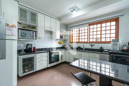 Casa à venda com 352m², 4 quartos e 6 vagas Casa à venda com 352m², 4 quartos e 6 vagasCozinha