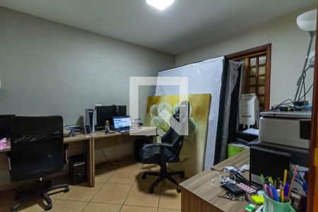 Casa à venda com 352m², 4 quartos e 6 vagas Casa à venda com 352m², 4 quartos e 6 vagasEscritório