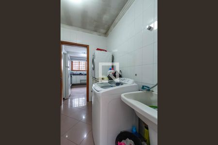 Casa à venda com 352m², 4 quartos e 6 vagas Casa à venda com 352m², 4 quartos e 6 vagasÁrea de Serviço