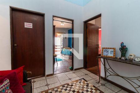 Casa à venda com 320m², 4 quartos e 2 vagas Casa à venda com 320m², 4 quartos e 2 vagasSala de TV