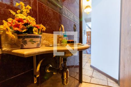 Casa à venda com 320m², 4 quartos e 2 vagas Casa à venda com 320m², 4 quartos e 2 vagasLavabo