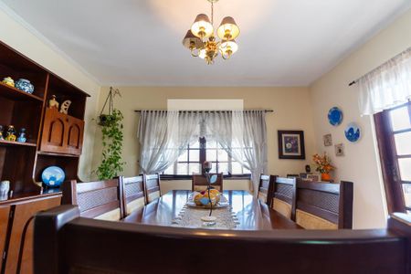 Casa à venda com 320m², 4 quartos e 2 vagas Casa à venda com 320m², 4 quartos e 2 vagasSala de Jantar