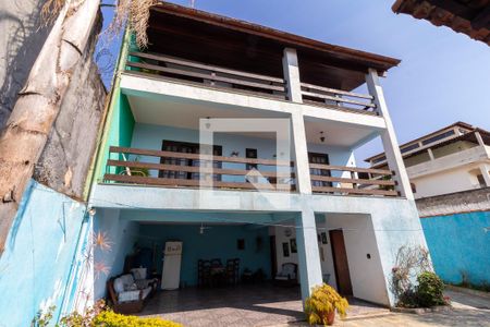 Casa à venda com 320m², 4 quartos e 2 vagas Casa à venda com 320m², 4 quartos e 2 vagasQuintal