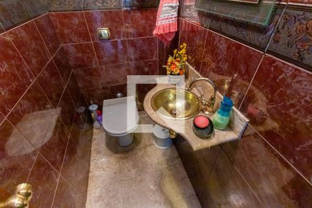 Casa à venda com 320m², 4 quartos e 2 vagas Casa à venda com 320m², 4 quartos e 2 vagasLavabo