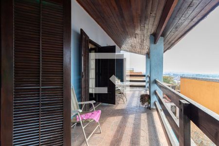 Casa à venda com 320m², 4 quartos e 2 vagas Casa à venda com 320m², 4 quartos e 2 vagasVaranda dos Quartos