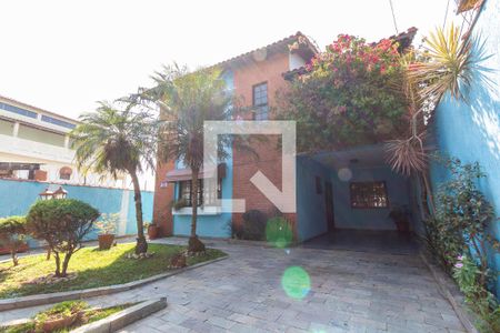 Casa à venda com 320m², 4 quartos e 2 vagas Casa à venda com 320m², 4 quartos e 2 vagasEntrada