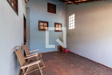 Casa à venda com 320m², 4 quartos e 2 vagas Casa à venda com 320m², 4 quartos e 2 vagasSacada