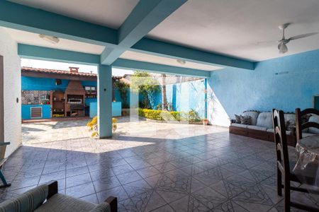 Casa à venda com 320m², 4 quartos e 2 vagas Casa à venda com 320m², 4 quartos e 2 vagasSalão de Festas