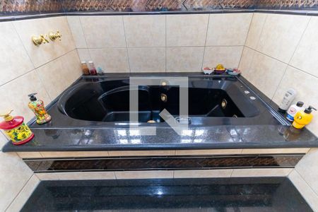 Casa à venda com 320m², 4 quartos e 2 vagas Casa à venda com 320m², 4 quartos e 2 vagasBanheira