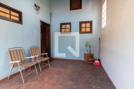 Casa à venda com 320m², 4 quartos e 2 vagas Casa à venda com 320m², 4 quartos e 2 vagasSacada