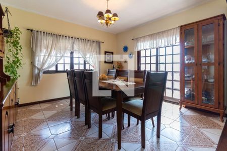 Casa à venda com 320m², 4 quartos e 2 vagas Casa à venda com 320m², 4 quartos e 2 vagasSala de Jantar