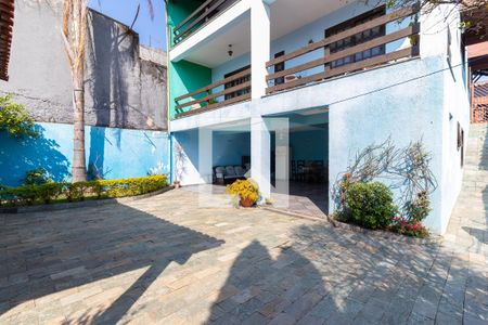 Casa à venda com 320m², 4 quartos e 2 vagas Casa à venda com 320m², 4 quartos e 2 vagasQuintal