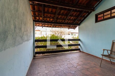 Casa à venda com 320m², 4 quartos e 2 vagas Casa à venda com 320m², 4 quartos e 2 vagasSacada