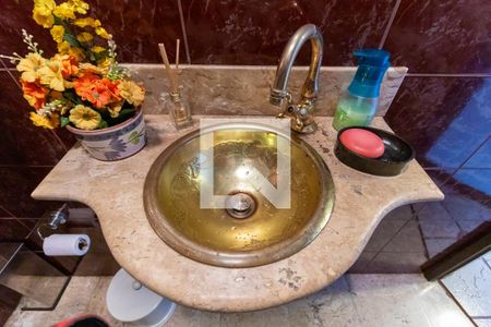 Casa à venda com 320m², 4 quartos e 2 vagas Casa à venda com 320m², 4 quartos e 2 vagasLavabo