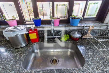 Casa à venda com 320m², 4 quartos e 2 vagas Casa à venda com 320m², 4 quartos e 2 vagasCozinha - Torneira