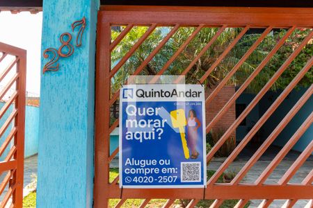 Casa à venda com 320m², 4 quartos e 2 vagas Casa à venda com 320m², 4 quartos e 2 vagasPlaquinha