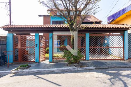 Casa à venda com 320m², 4 quartos e 2 vagas Casa à venda com 320m², 4 quartos e 2 vagasFachada