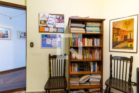 Casa à venda com 320m², 4 quartos e 2 vagas Casa à venda com 320m², 4 quartos e 2 vagasEscritório