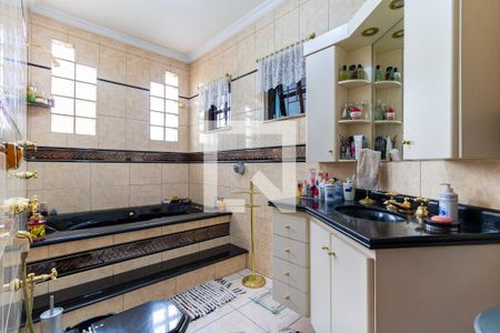 Casa à venda com 320m², 4 quartos e 2 vagas Casa à venda com 320m², 4 quartos e 2 vagasBanheiro da Suíte 1