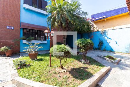 Casa à venda com 320m², 4 quartos e 2 vagas Casa à venda com 320m², 4 quartos e 2 vagasEntrada