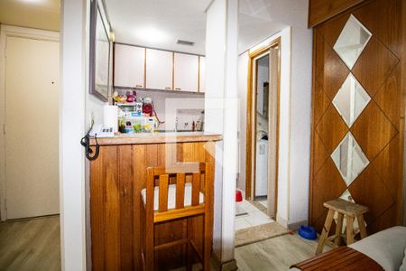 Studio à venda com 37m², 1 quarto e 1 vaga Studio à venda com 37m², 1 quarto e 1 vagaCozinha- balcão e cadeira