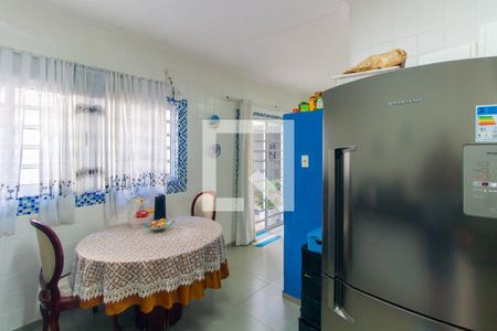 Casa à venda com 250m², 4 quartos e 4 vagas Casa à venda com 250m², 4 quartos e 4 vagasCozinha