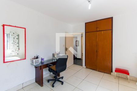 Casa à venda com 250m², 4 quartos e 4 vagas Casa à venda com 250m², 4 quartos e 4 vagasQuarto 4
