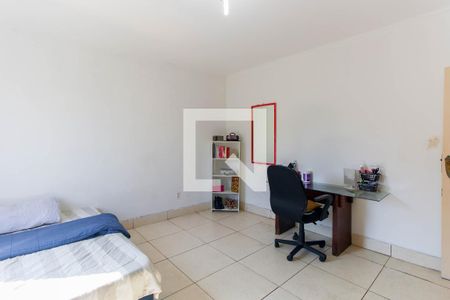 Casa à venda com 250m², 4 quartos e 4 vagas Casa à venda com 250m², 4 quartos e 4 vagasQuarto 4