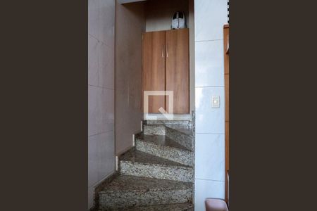 Apartamento à venda com 180m², 4 quartos e 2 vagasEscada