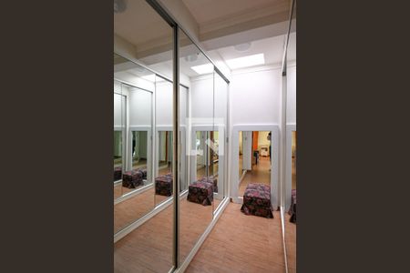 Casa à venda com 320m², 4 quartos e 3 vagasCloset