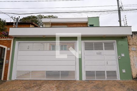 Casa à venda com 320m², 4 quartos e 3 vagasFachada