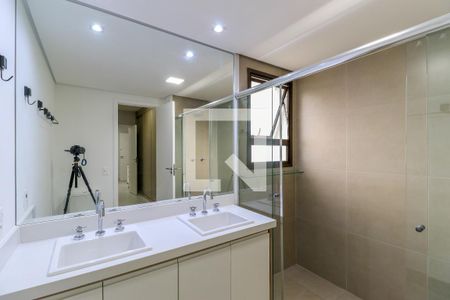 Apartamento à venda com 178m², 4 quartos e 2 vagas Apartamento à venda com 178m², 4 quartos e 2 vagasBanheiro da Suíte 1