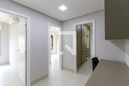 Apartamento à venda com 178m², 4 quartos e 2 vagas Apartamento à venda com 178m², 4 quartos e 2 vagasEscritório