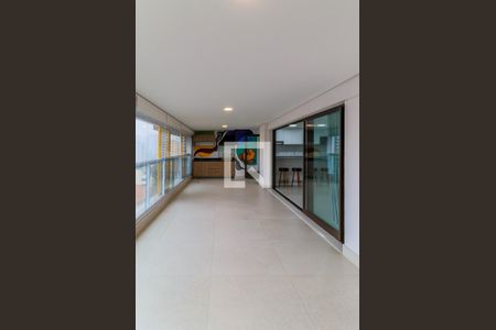 Apartamento à venda com 178m², 4 quartos e 2 vagas Apartamento à venda com 178m², 4 quartos e 2 vagasVaranda Gourmet