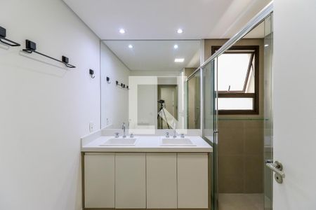 Apartamento à venda com 178m², 4 quartos e 2 vagas Apartamento à venda com 178m², 4 quartos e 2 vagasBanheiro da Suíte 1