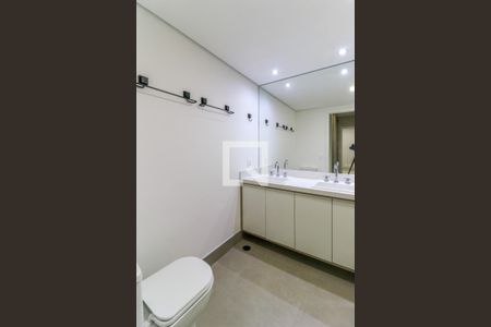 Apartamento à venda com 178m², 4 quartos e 2 vagas Apartamento à venda com 178m², 4 quartos e 2 vagasBanheiro da Suíte 1