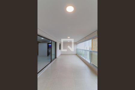 Apartamento à venda com 178m², 4 quartos e 2 vagas Apartamento à venda com 178m², 4 quartos e 2 vagasVaranda Gourmet