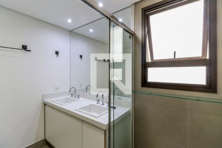 Apartamento à venda com 178m², 4 quartos e 2 vagas Apartamento à venda com 178m², 4 quartos e 2 vagasBanheiro da Suíte 1