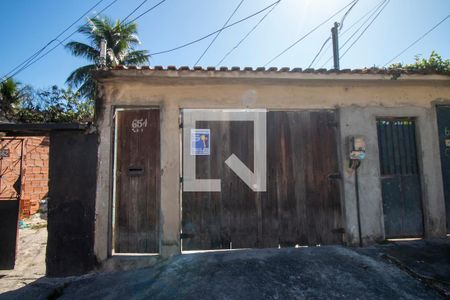 Casa à venda com 100m², 2 quartos e 1 vaga Casa à venda com 100m², 2 quartos e 1 vagaFachada