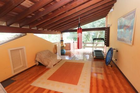 Casa à venda com 400m², 4 quartos e 2 vagas Casa à venda com 400m², 4 quartos e 2 vagasAcademia