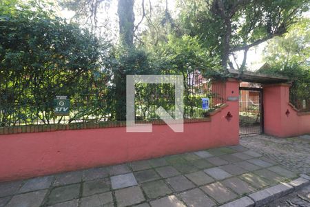 Casa à venda com 400m², 4 quartos e 2 vagas Casa à venda com 400m², 4 quartos e 2 vagasFachada