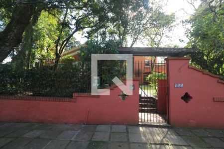 Casa à venda com 400m², 4 quartos e 2 vagas Casa à venda com 400m², 4 quartos e 2 vagasFachada